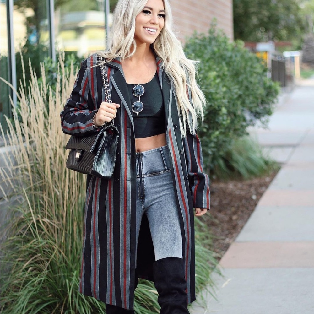 Stripe coat black with red